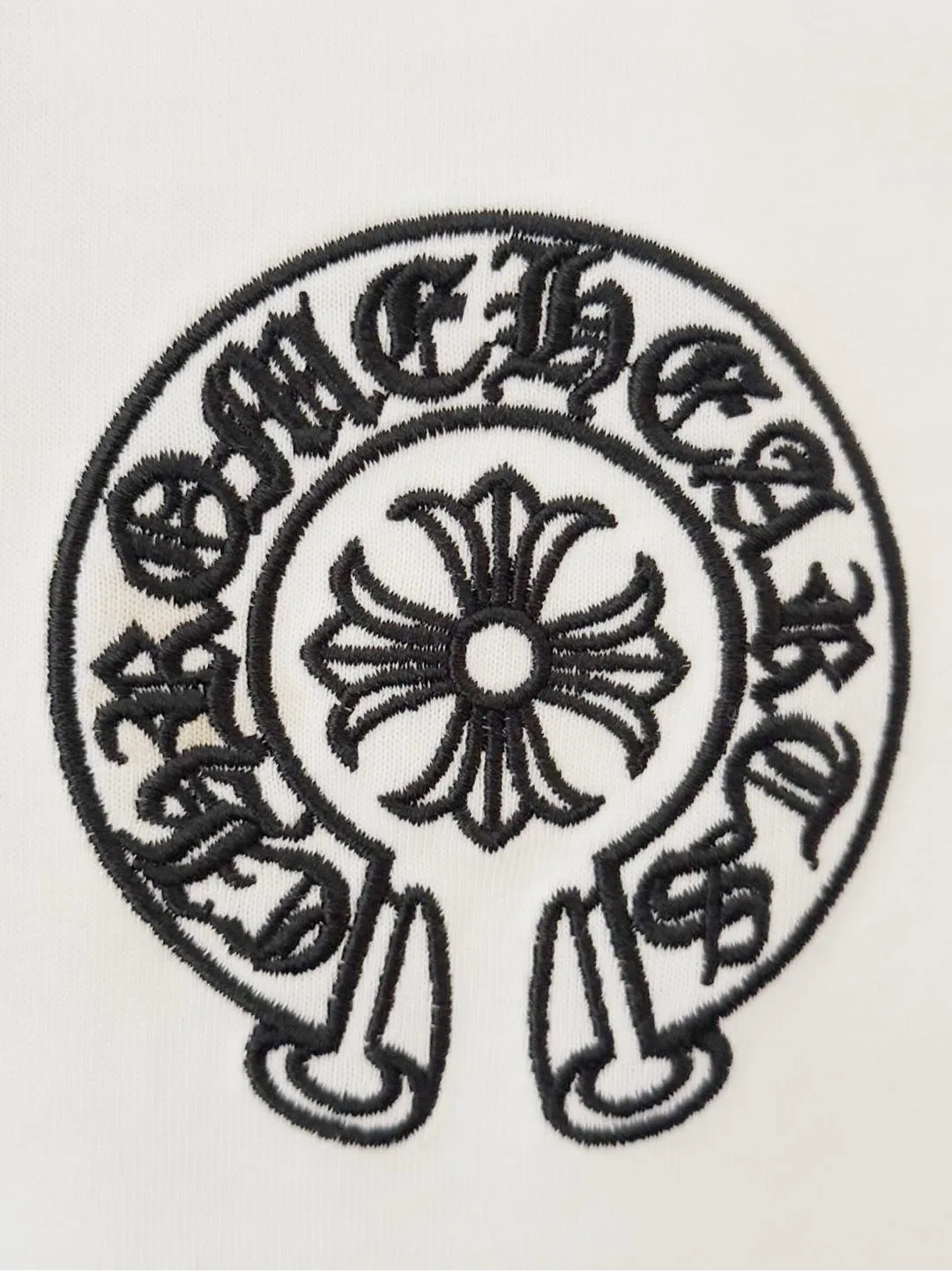 🅿️190 [High quality] Chrome hearts ss25 new first release latest short-sleeved round neck t-shirt, high-end customization, avant-garde and fashionable design! The brand logo is applied to the front and back cuffs using 100,000 needle embroidery techniques. High-end customized 280g fabric. Soft to the touch. Comfortable to wear. Exquisite stitching. Fine workmanship. The upper body effect is incomparably handsome! Same style for men and women, color: white, black size: S to xL